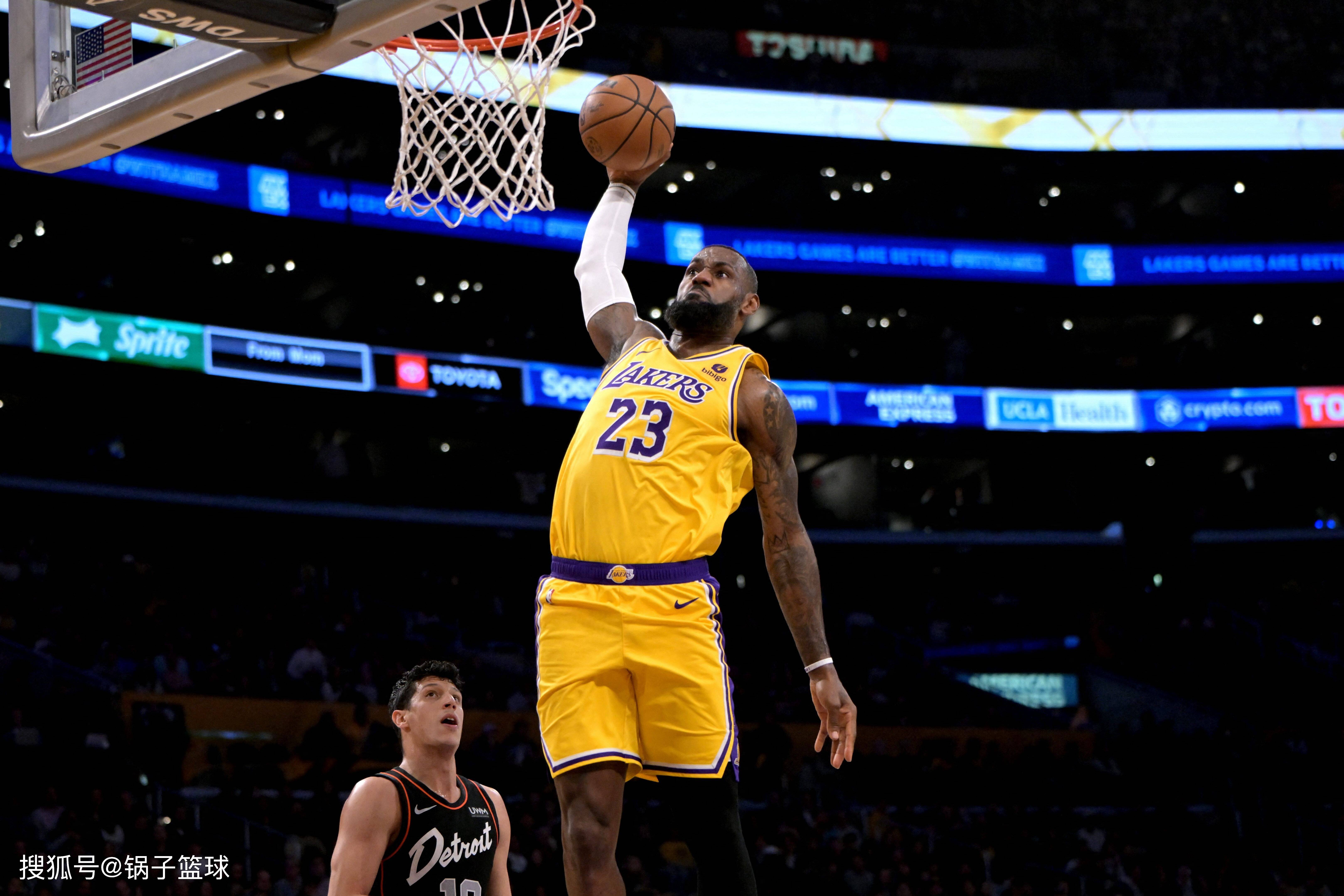 “NBA新赛季：超级明星的表现在期待中！”